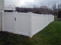 <b>White PVC Privacy Fence with gate</b>